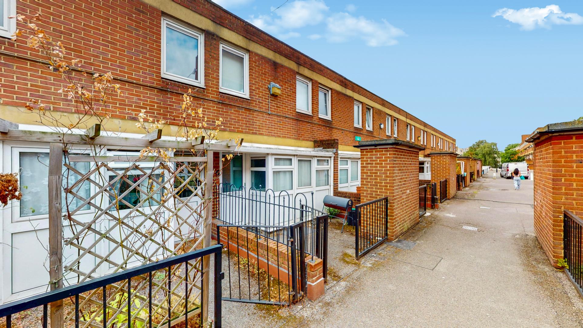 			3 Bedroom, 1 bath, 1 reception Flat			 Netherwood Street, West Hampstead (Inclusive of Gas)